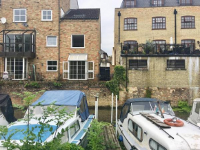 River Penthouse Apartment In The Heart of